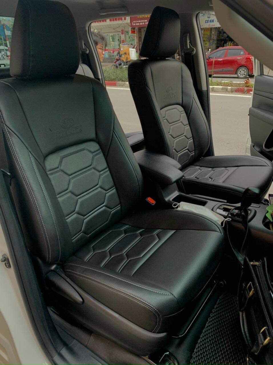 Bọc ghế da Toyota Hilux
