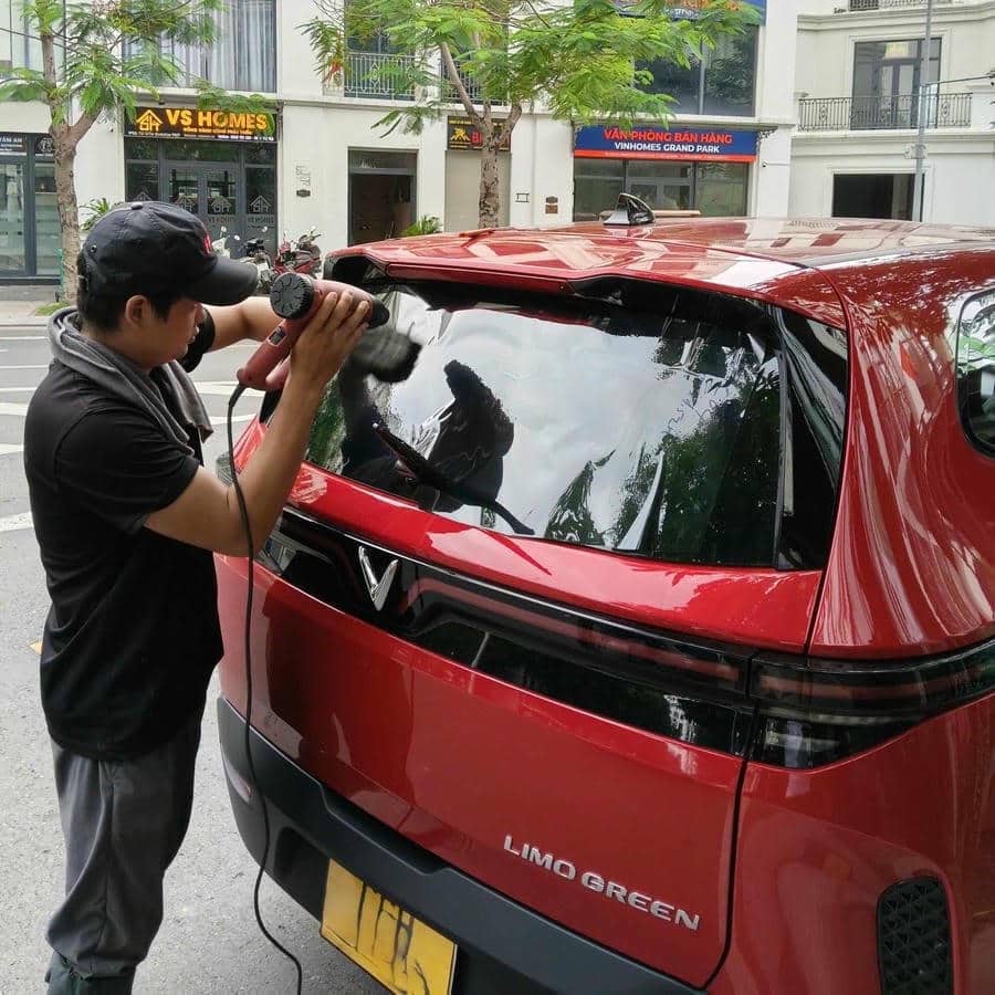 Dán phim cách nhiệt cho Vinfast Limo Green