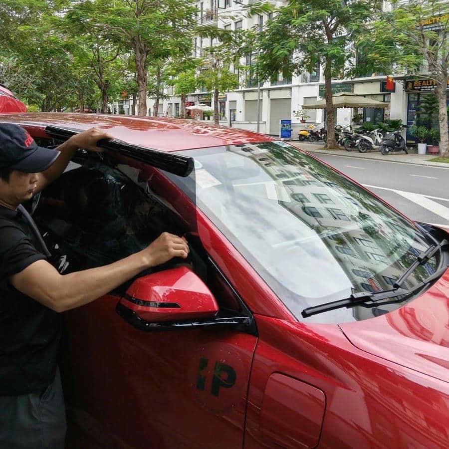 Dán phim cách nhiệt cho Vinfast Limo Green