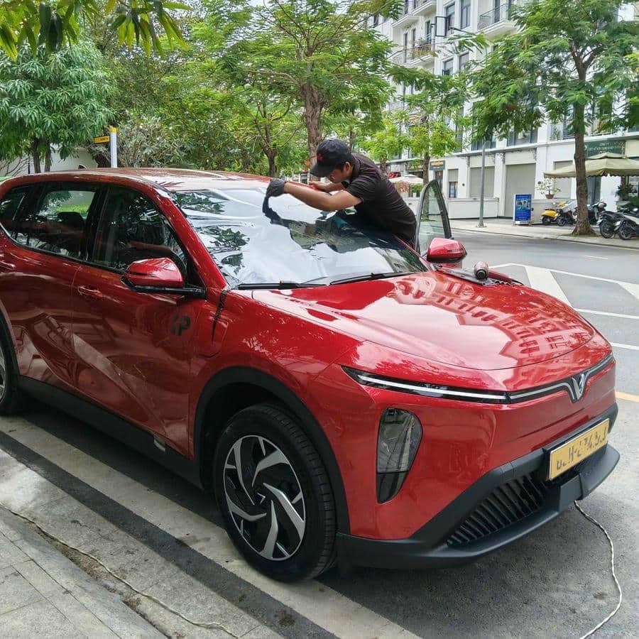 Dán phim cách nhiệt cho Vinfast Limo Green