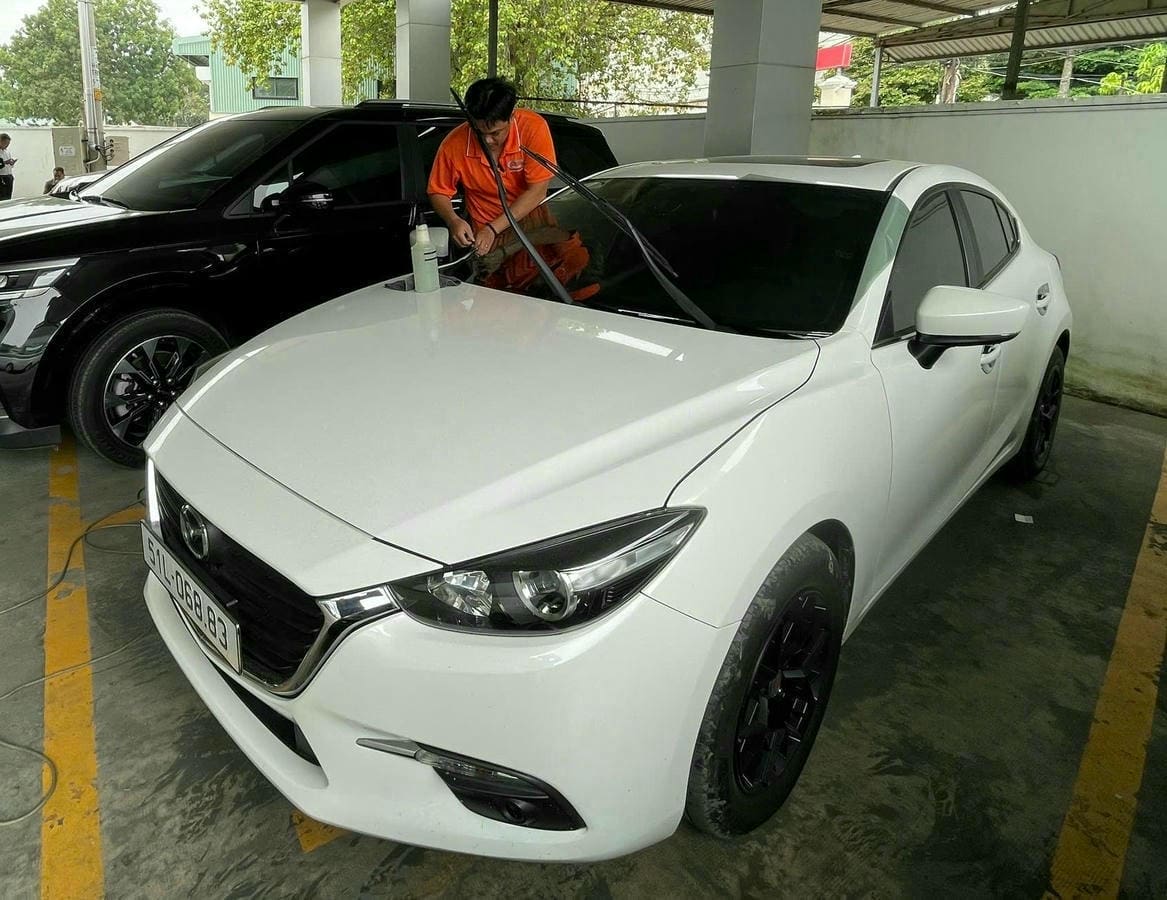 Dán phim cách nhiệt cho Mazda 3