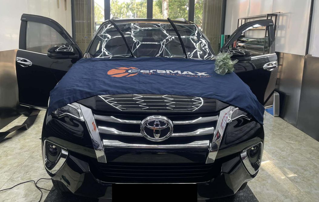 Dán phim cách nhiệt cho Toyota Fortuner