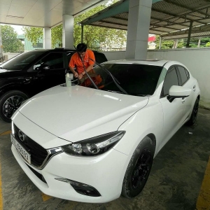 Dán phim cách nhiệt cho ô tô 5 chỗ Dán phim cách nhiệt cho ô tô 5 chỗ