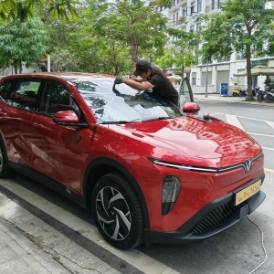 Dán phim cách nhiệt cho Vinfast Limo Green