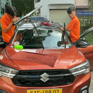 Dán phim cách nhiệt ô tô tại nhà