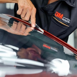 Dán phim cách nhiệt ô tô tại Phú Nhuận